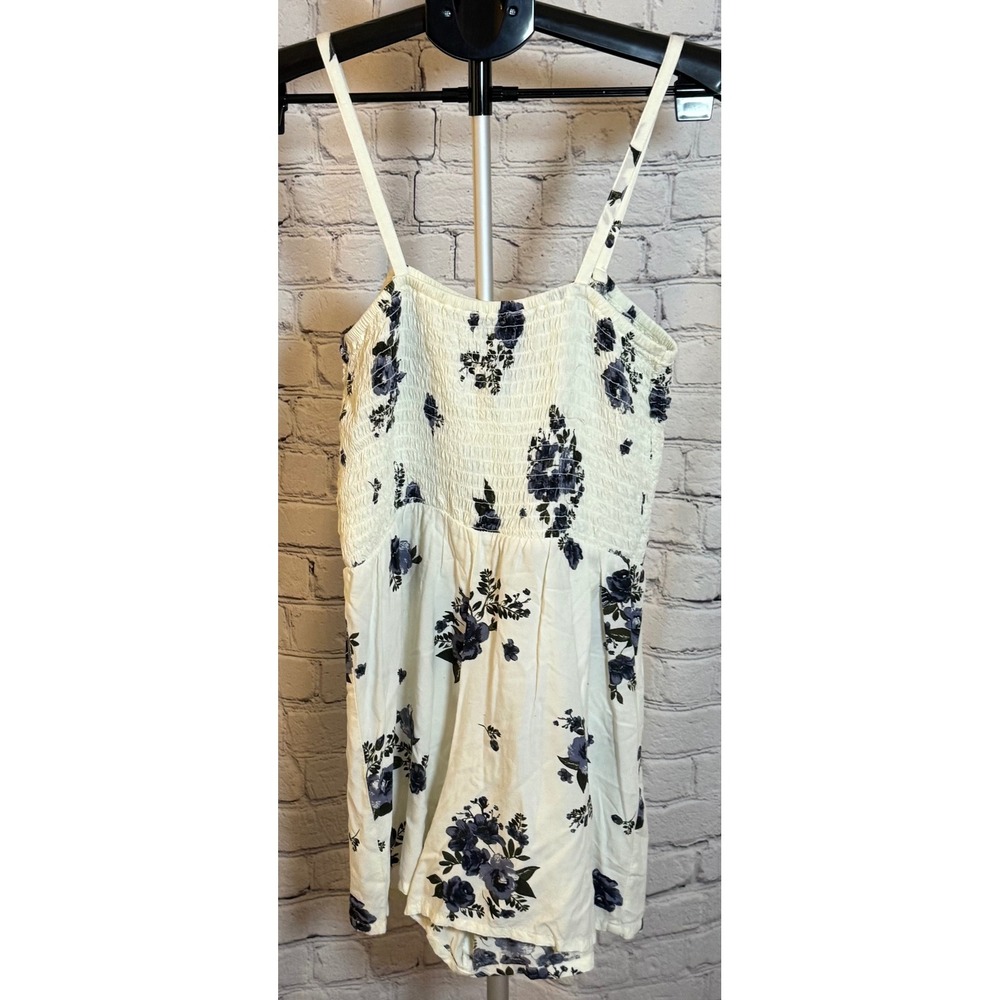 Arizona Jean Co Floral Romper White Navy Blue Smocked Bodice Button Front Large - Picture 2 of 3